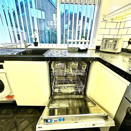 3bdr Free Park-wi-fi Near Stadium Short&long Apartment Leeds (West Yorkshire)